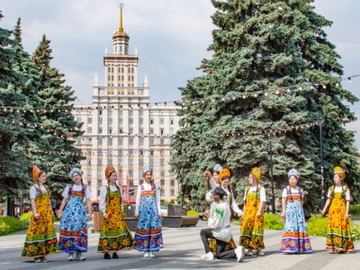 Иностранные студенты ЮУрГУ поздравляют челябинцев с Днем России
